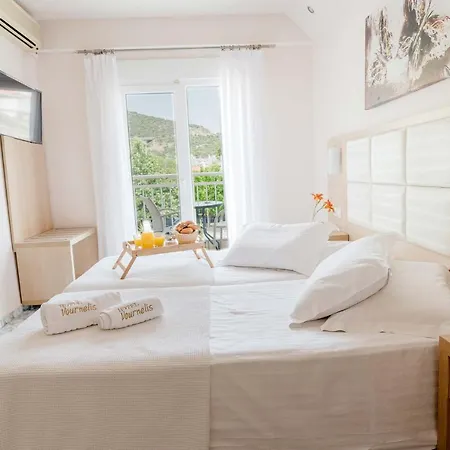 Hotel Vournelis And 3*