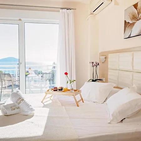 Hotel Vournelis And