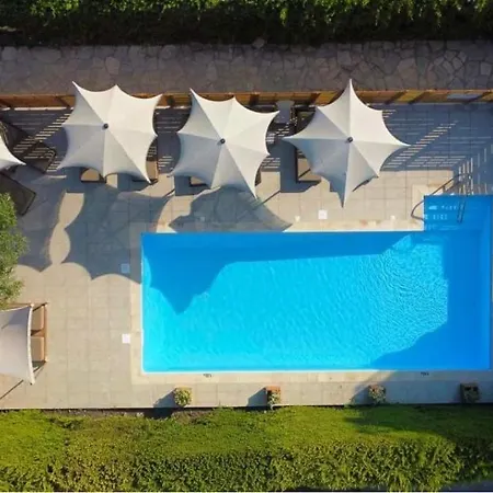 호텔 Vournelis And 3*