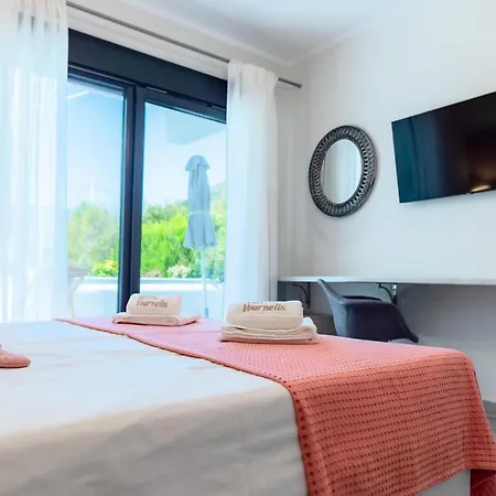 Hotel Vournelis And