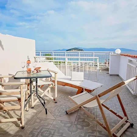 Vournelis And Hotel Nea Iraklitsa