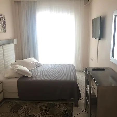 Vournelis And 酒店 3*